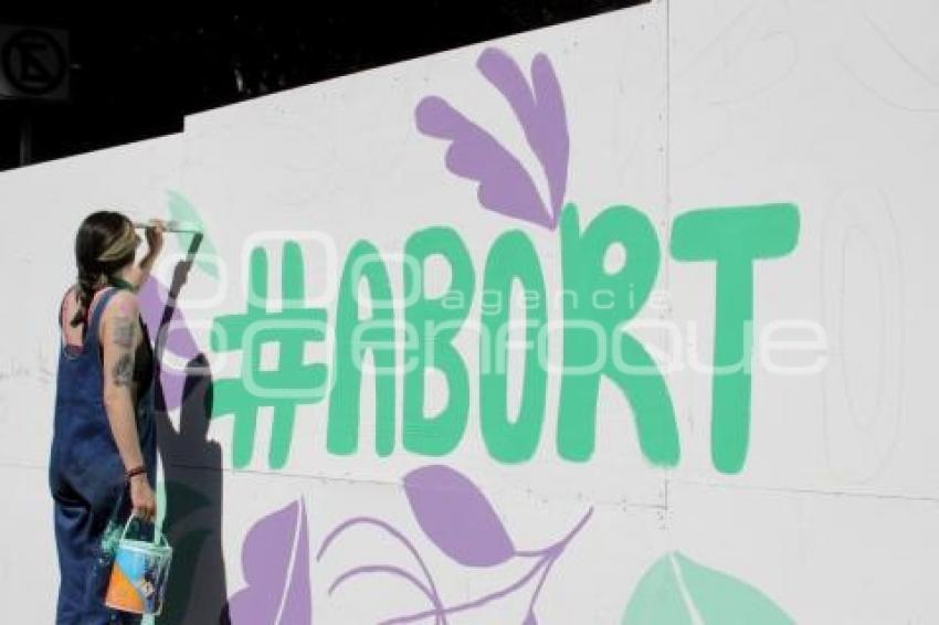 ZÓCALO . MURAL ABORTO