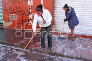 VENDEDORES AMBULANTES . LIMPIEZA