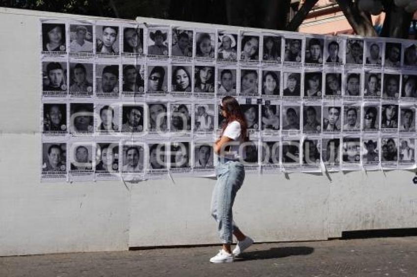 ZÓCALO . MANIFESTACIONES MURO