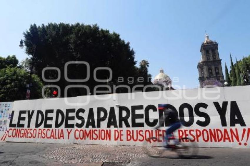 ZÓCALO . MANIFESTACIONES MURO