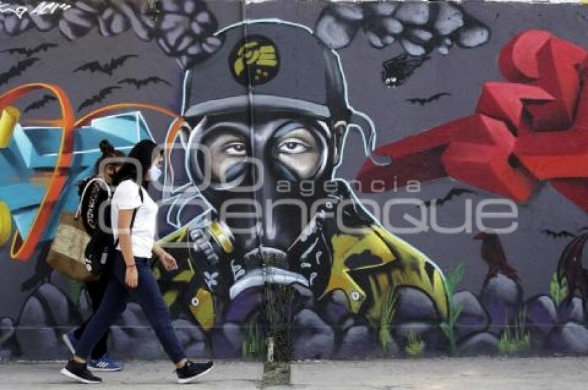 MURAL CORONAVIRUS