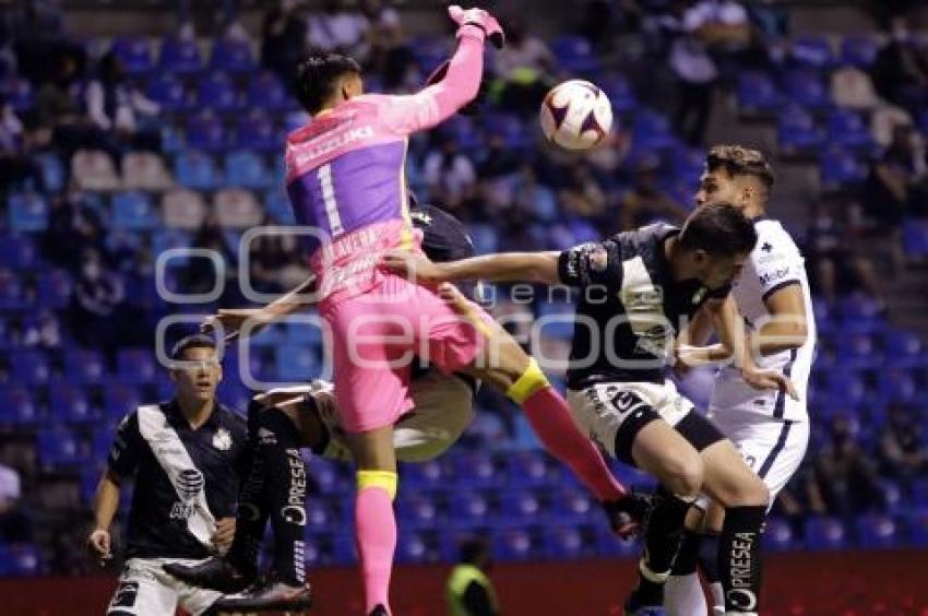 FÚTBOL . CLUB PUEBLA VS PUMAS