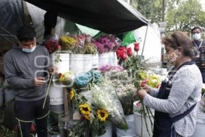 DÍA DE LAS MADRES . FLORES