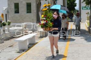 TEHUACÁN . PANTEÓN . DÍA DE LAS MADRES