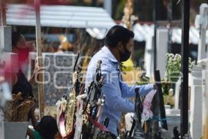 ATLIXCO . PANTEÓN . DÍA DE LAS MADRES