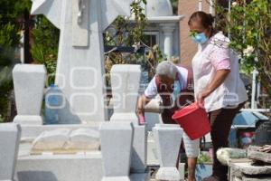 ATLIXCO . PANTEÓN . DÍA DE LAS MADRES