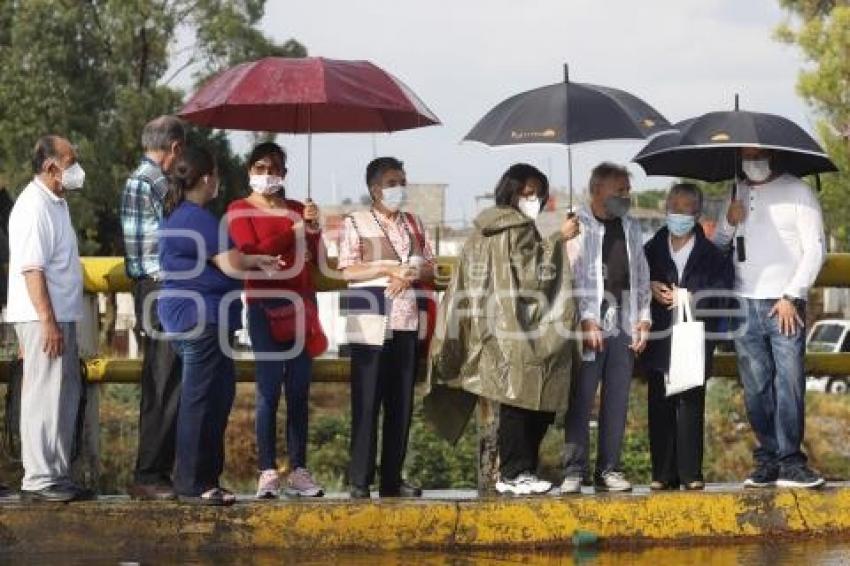 VACUNA COVID-19 . LLUVIA