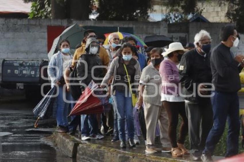 VACUNA COVID-19 . LLUVIA