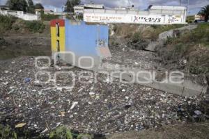 BASURA .  PUENTE NEGRO