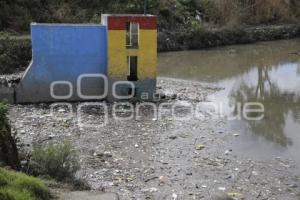 BASURA .  PUENTE NEGRO