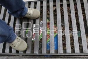 BASURA EN ALCANTARILLAS