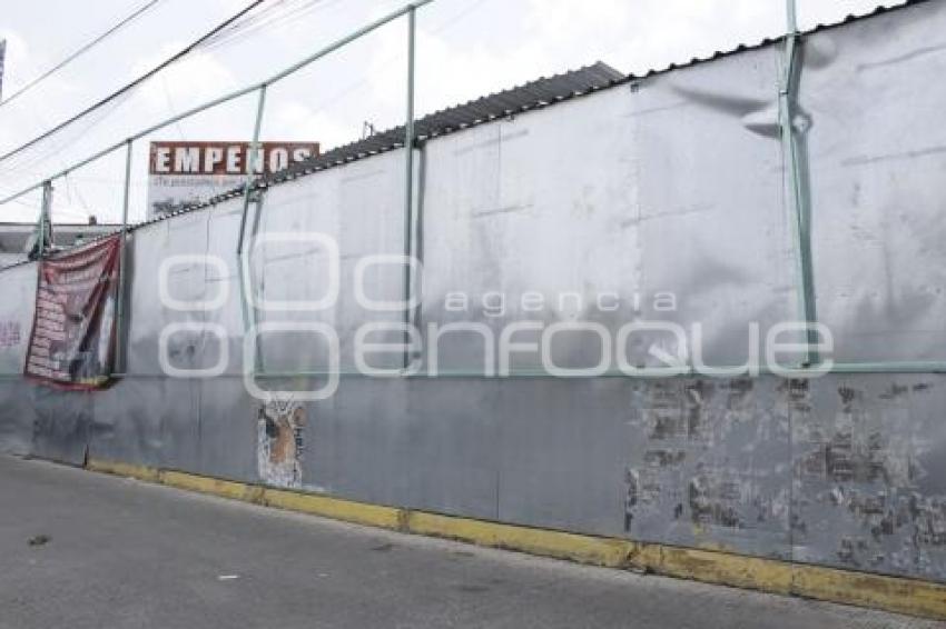 MERCADO HIDALGO . PUESTOS BANQUETA