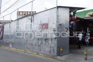 MERCADO HIDALGO . PUESTOS BANQUETA