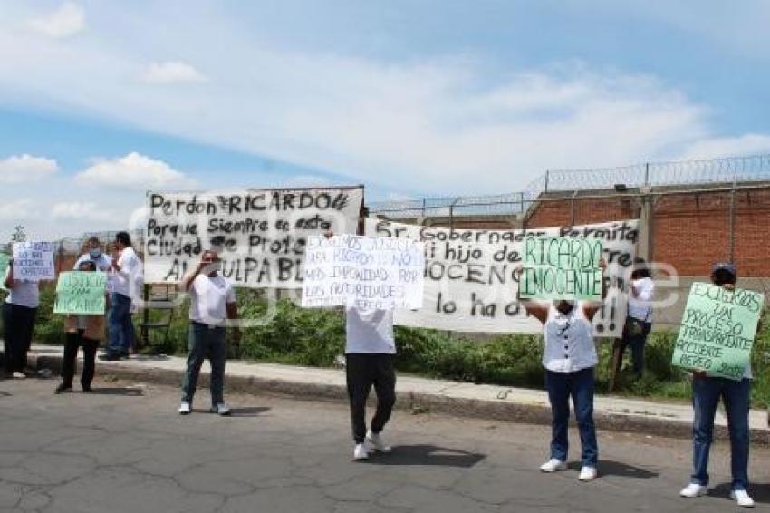 MANIFESTACIÓN . HELICÓPTERO MORENO VALLE