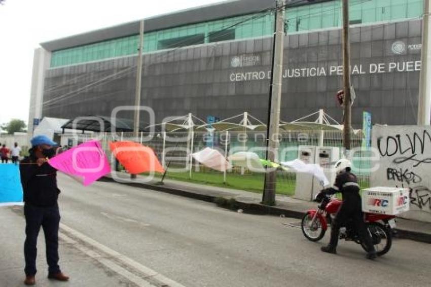 MANIFESTACIÓN . CUSTODIOS DETENIDOS