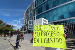 MANIFESTACIÓN . HELICÓPTERO MORENO VALLE