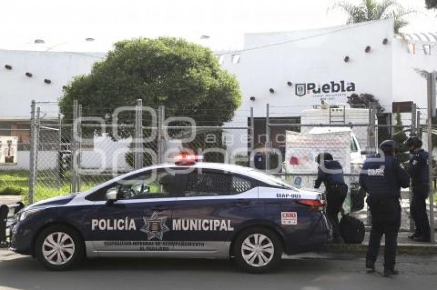 POLIDEPORTIVO XONACA . MIGRANTES