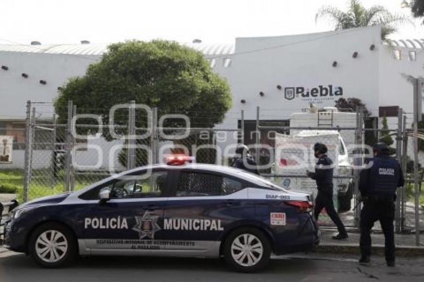 POLIDEPORTIVO XONACA . MIGRANTES