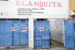 BAÑOS PÚBLICOS . DECESO