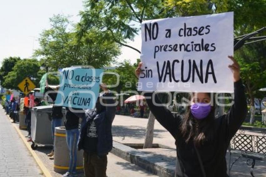 TEHUACÁN . MANIFESTACIÓN ESTUDIANTES