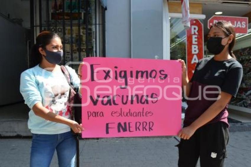 TEHUACÁN . MANIFESTACIÓN ESTUDIANTES