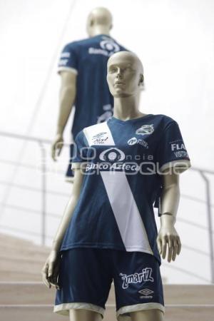 CLUB PUEBLA . PRESENTACIÓN UNIFORME