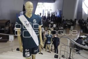 CLUB PUEBLA . PRESENTACIÓN UNIFORME