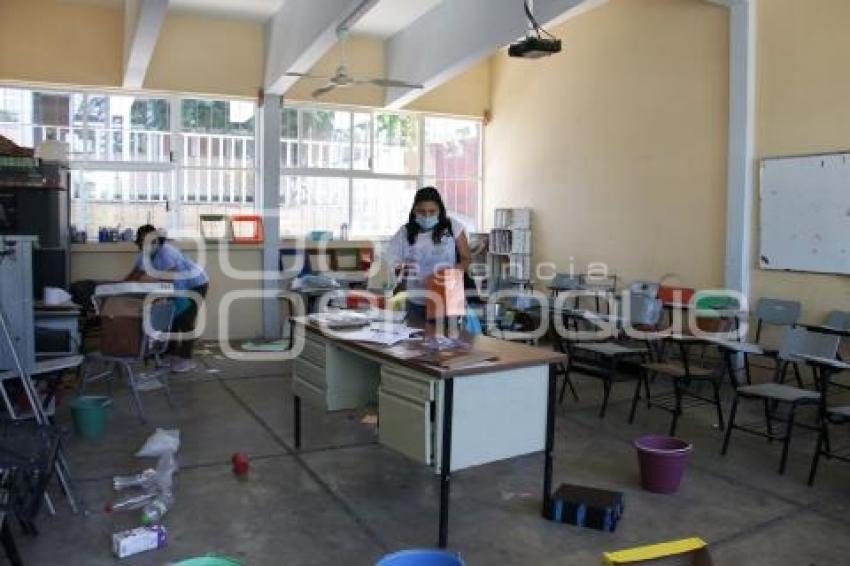 ACATLÁN . LIMPIEZA DE ESCUELAS