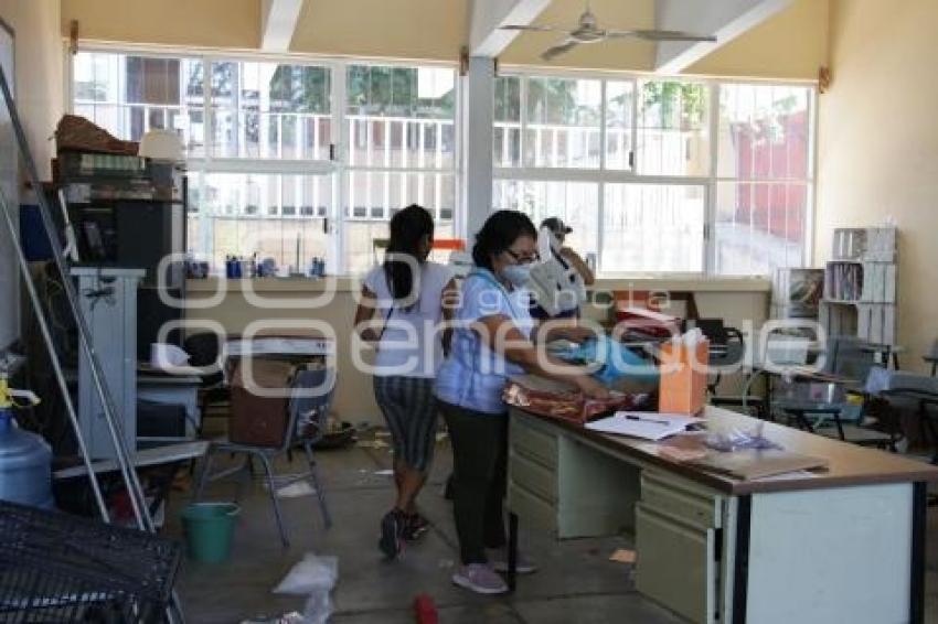 ACATLÁN . LIMPIEZA DE ESCUELAS