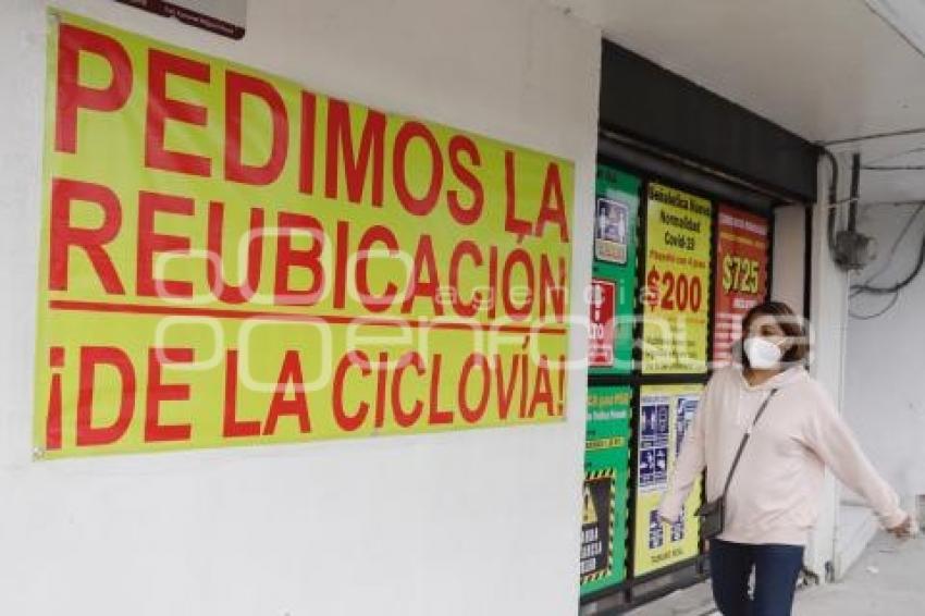 CARTELES PROTESTA CICLOVÍA