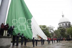 AYUNTAMIENTO . IZAMIENTO BANDERA