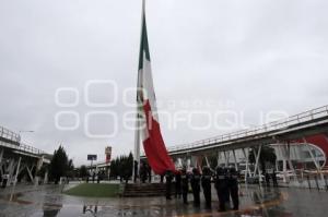 AYUNTAMIENTO . IZAMIENTO BANDERA