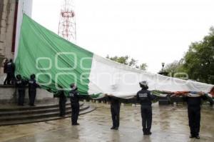 AYUNTAMIENTO . IZAMIENTO BANDERA