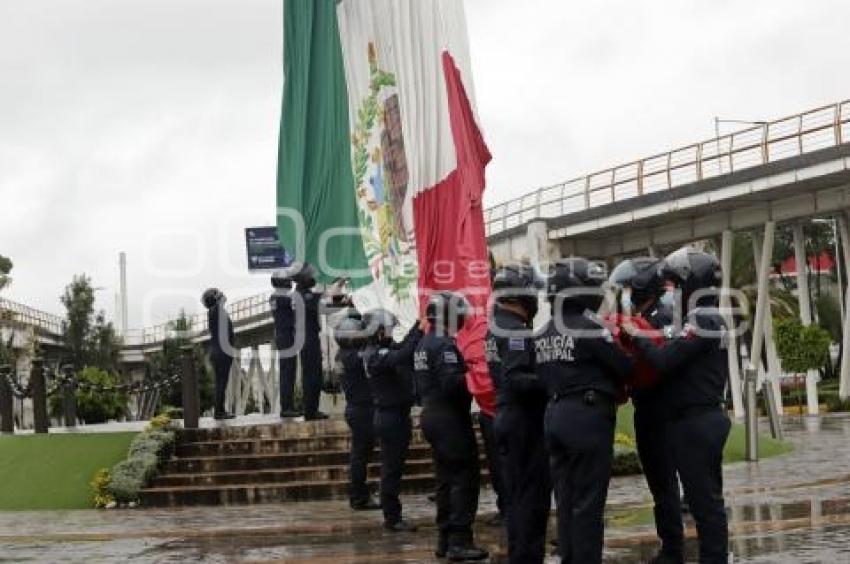 AYUNTAMIENTO . IZAMIENTO BANDERA