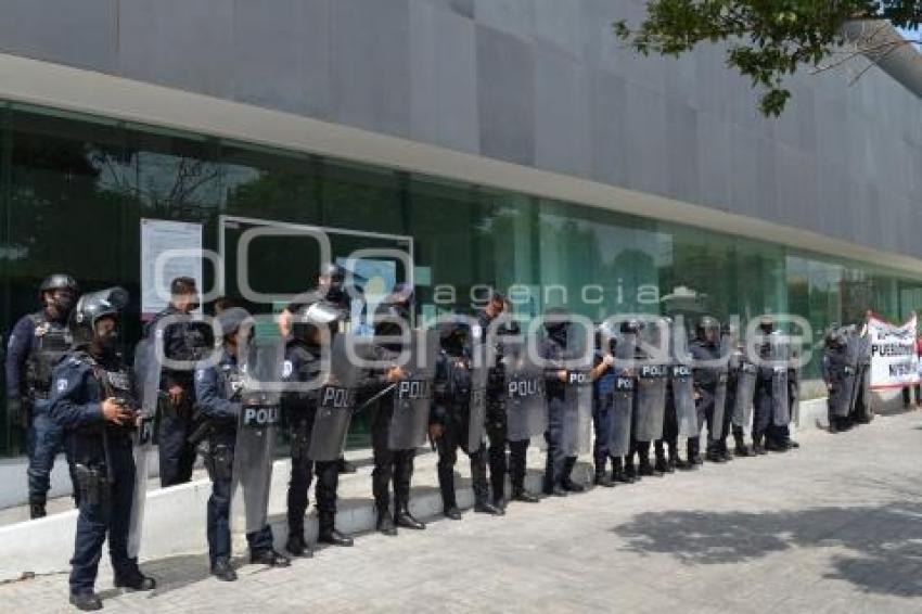 TEHUACÁN . MANIFESTACIÓN VECINOS COYOMEAPAN