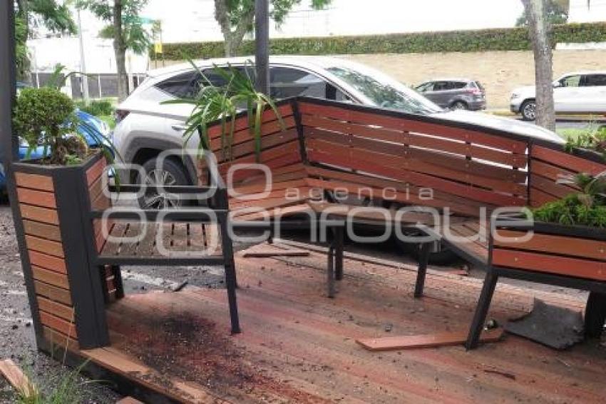 PARKLET DAÑADO