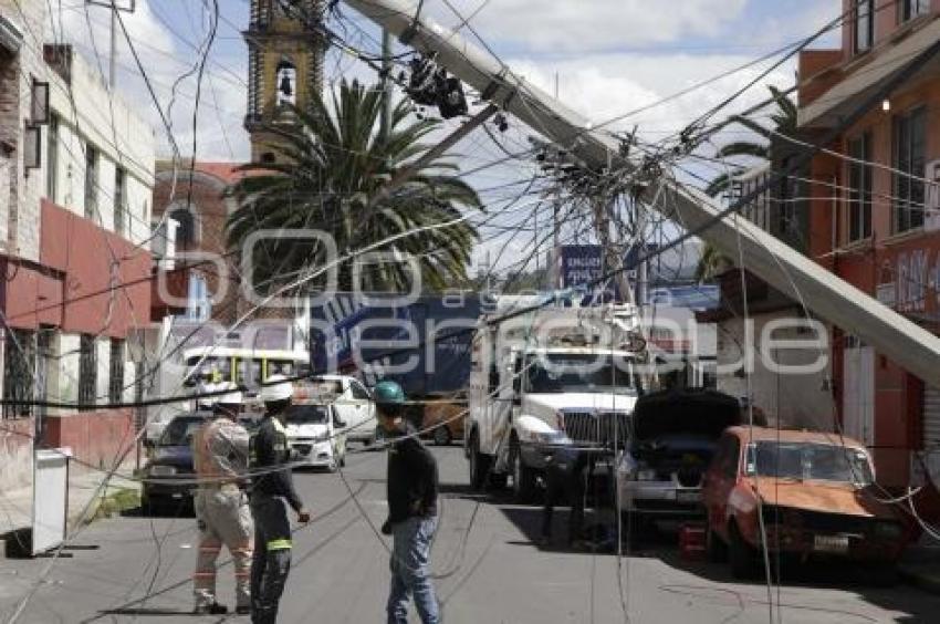 POSTES DE LUZ DAÑADOS