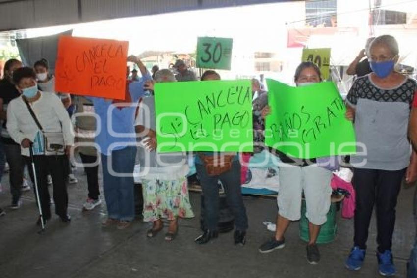 TEHUACÁN . MANIFESTACIÓN LOCATARIOS