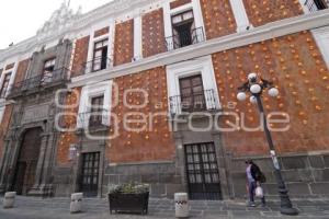 PALACIO DE JUSTICIA . ADORNOS