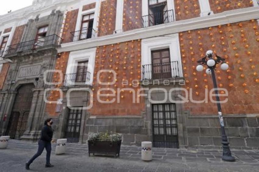 PALACIO DE JUSTICIA . ADORNOS