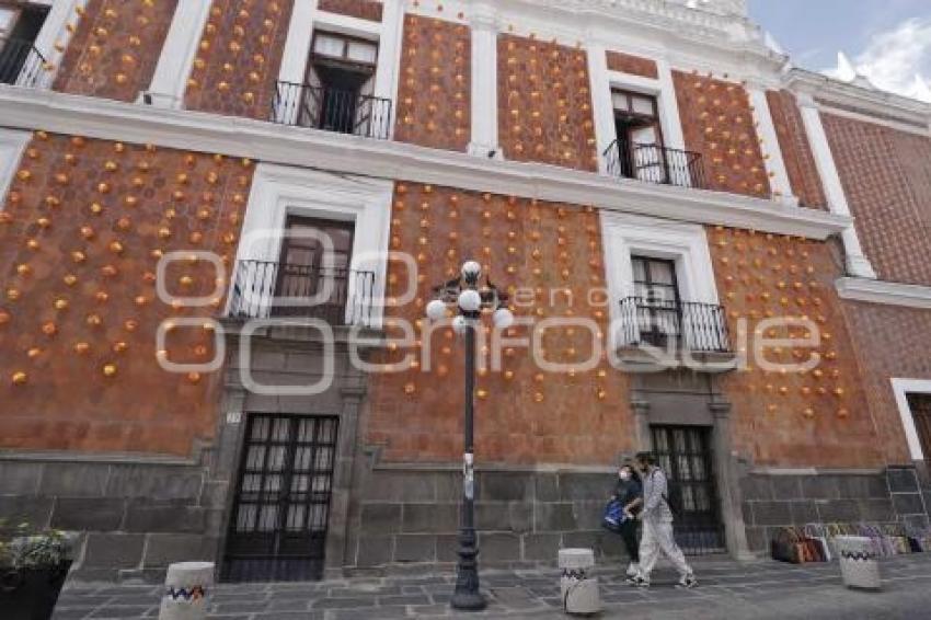 PALACIO DE JUSTICIA . ADORNOS