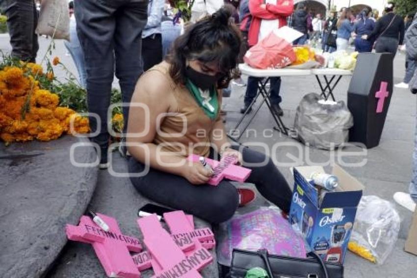 FEMINICIDIOS . OFRENDA