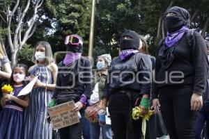 FEMINISTAS . CAMINATA LUCTUOSA