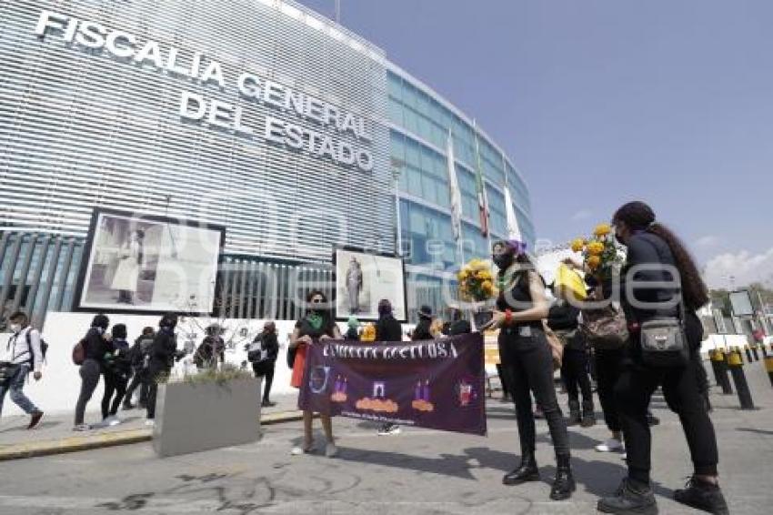 FEMINISTAS . CAMINATA LUCTUOSA