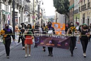 FEMINISTAS . CAMINATA LUCTUOSA