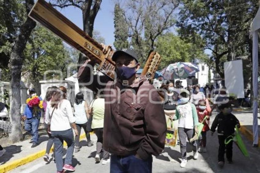 PANTEÓN MUNICIPAL . DÍA DE MUERTOS