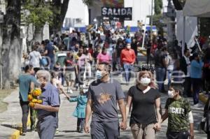 PANTEÓN MUNICIPAL . DÍA DE MUERTOS