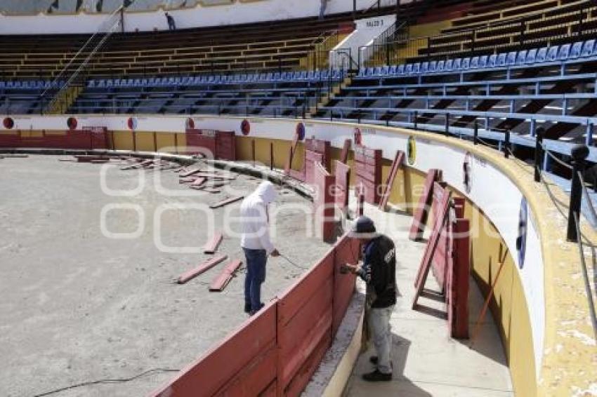 PLAZA DE TOROS . EL RELICARIO