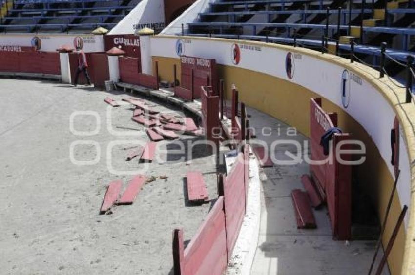 PLAZA DE TOROS . EL RELICARIO