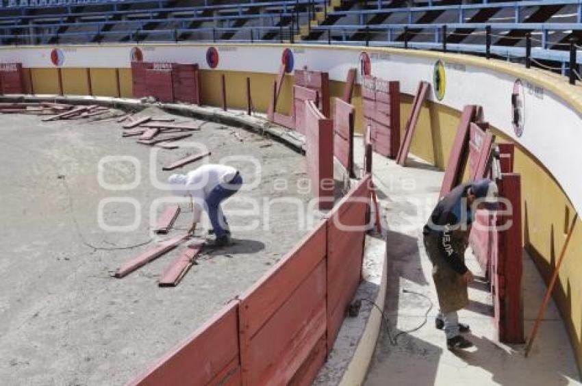 PLAZA DE TOROS . EL RELICARIO